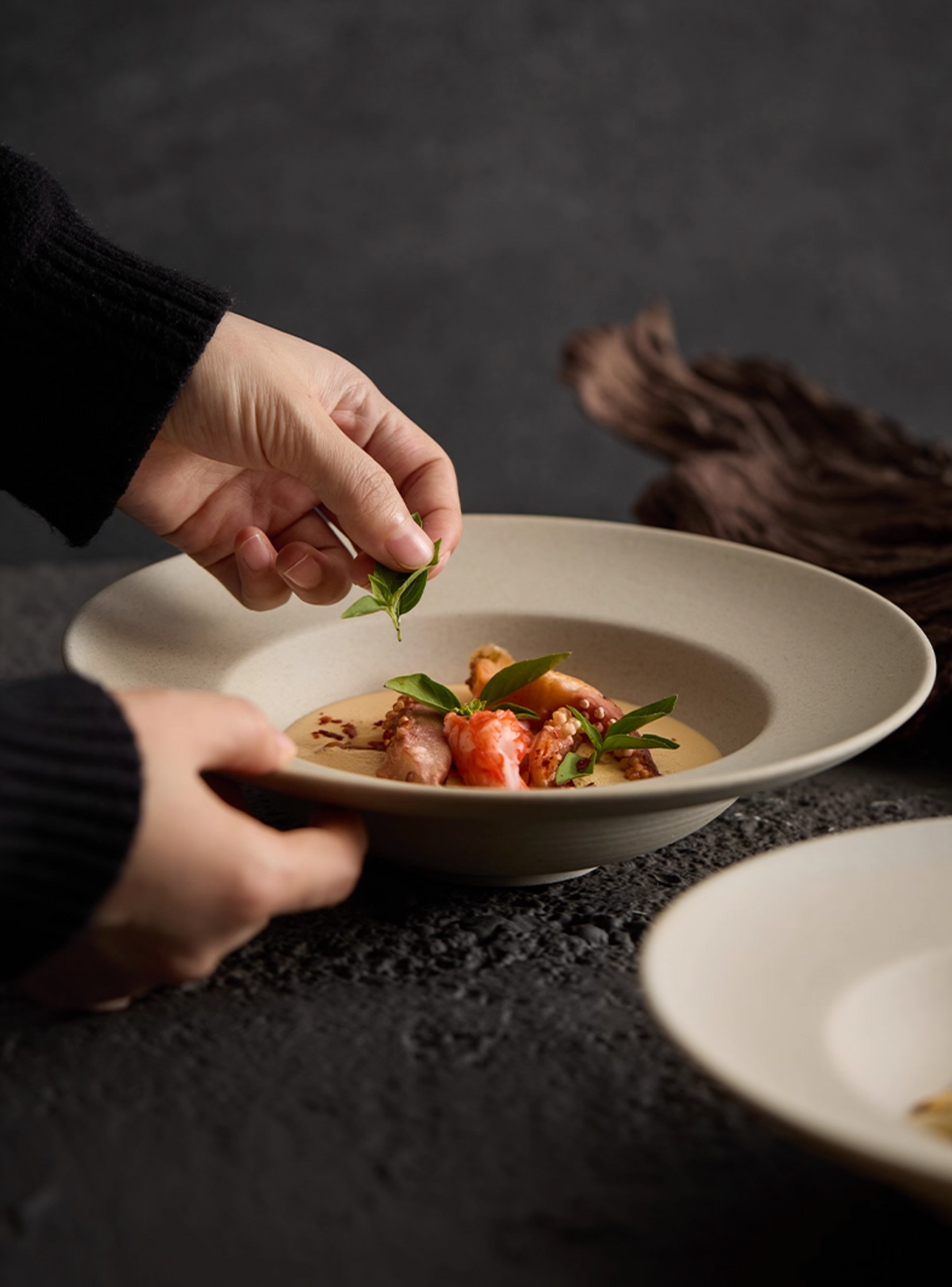 Clay Series straw hat bowl in neutral ceramic, photo 4 – Simple Palette Singapore